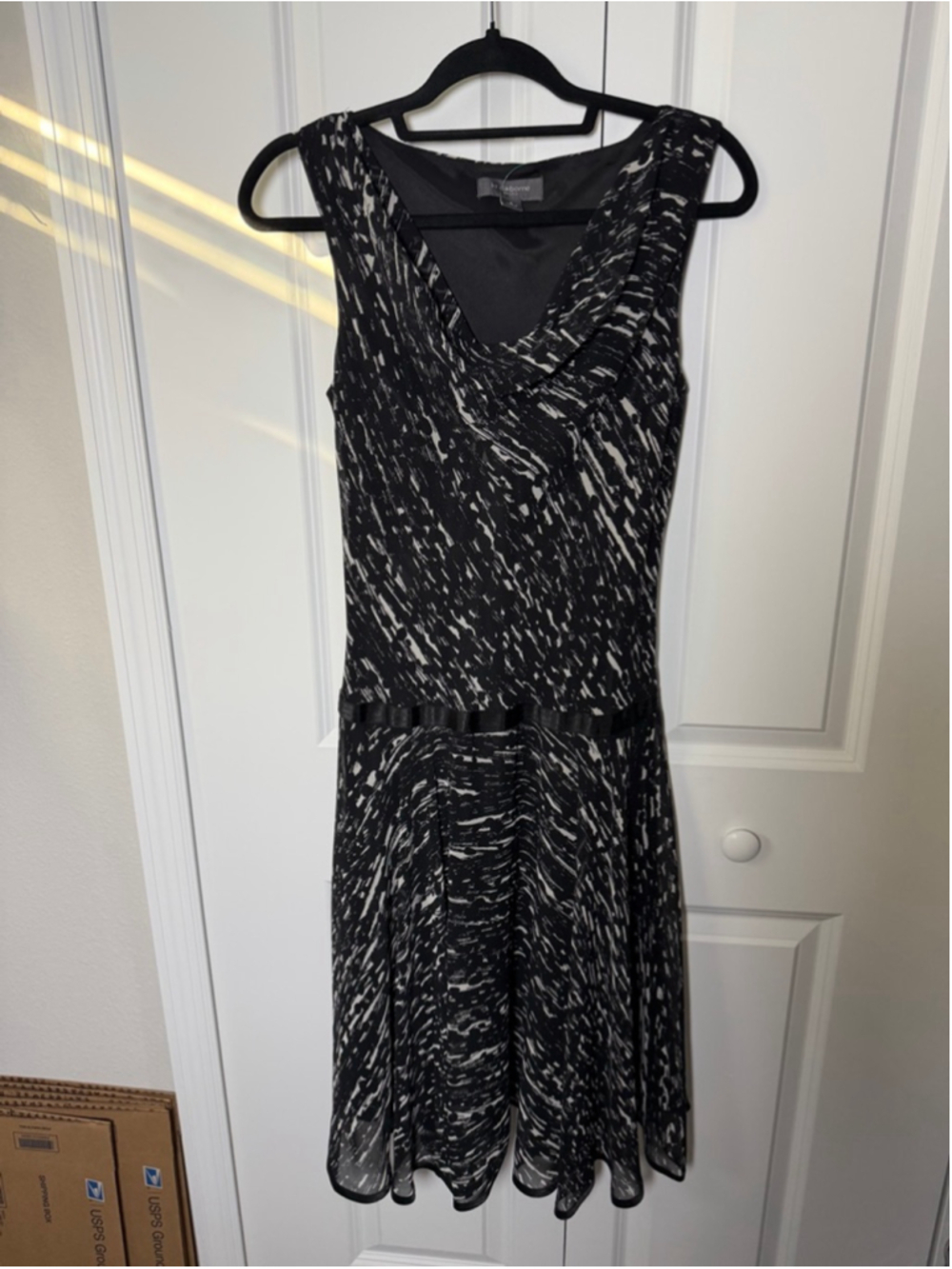 Liz Claiborne Black & White Abstract Print Cowl Neck Dress Size 6